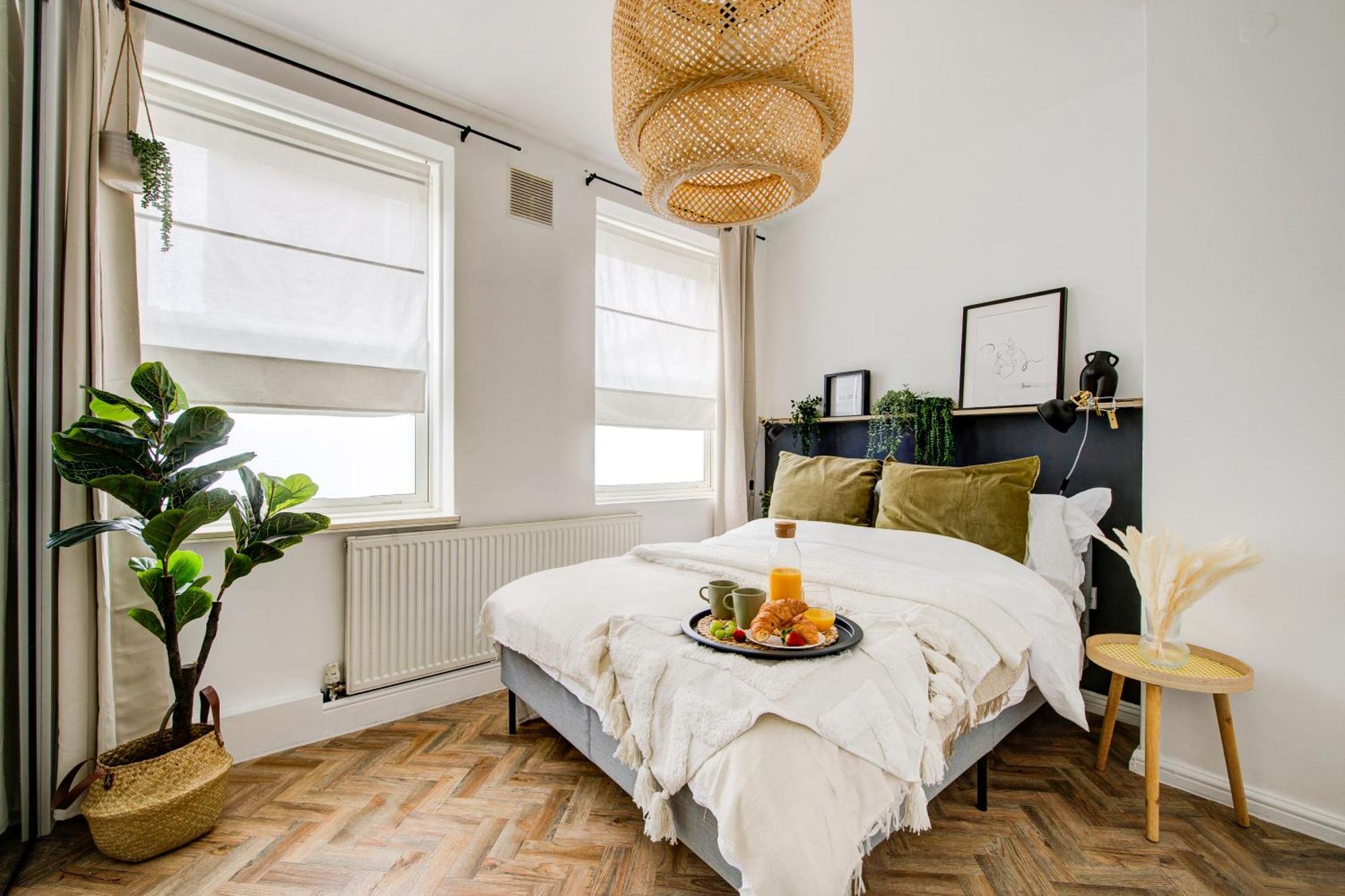 Brick Lane Apartment *